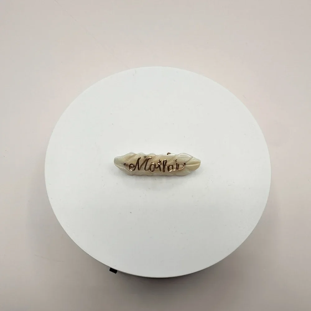 VTG 90s Script Mother Gold Tone Wire Wrapped Mother of Pearl Shell Brooch‎ Pin